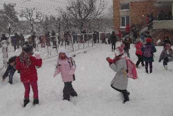 Iarna in curtea scolii Scoala nr.2 Ion Bazgan Focsani